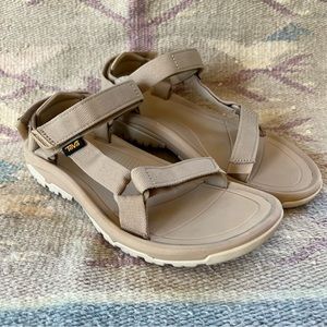 Women’s Teva Hurricane XLT2 Size 9